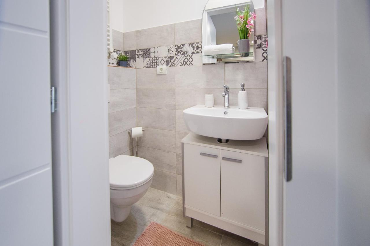 Retreat To A Stylish Home At West Residence أرادايا المظهر الخارجي الصورة